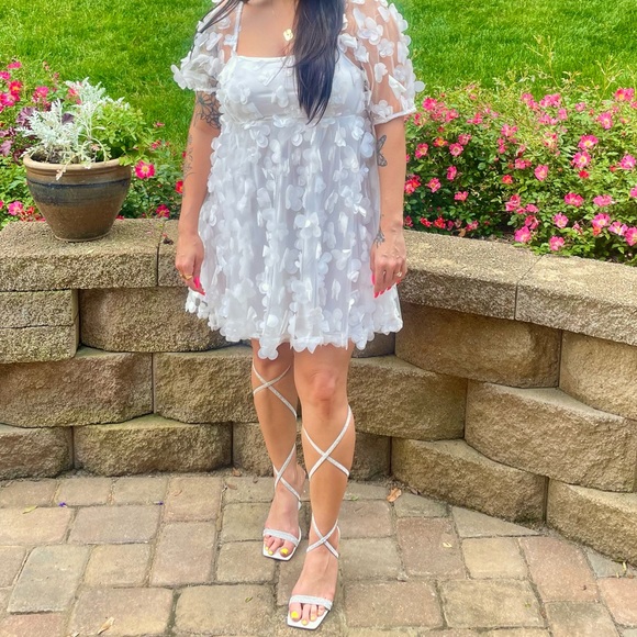 Bridal floral applique white dress by TCEC - Picture 6 of 6